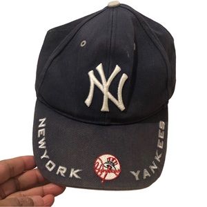 New York Yankees Men’s MLB Red White & Blue Baseball Cap Hat with Spell Out